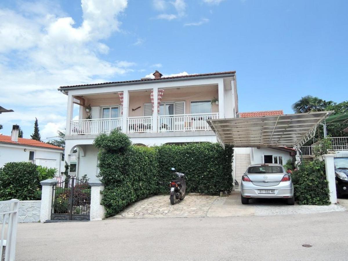 Apartment Near The Sea Judita Малинска Экстерьер фото